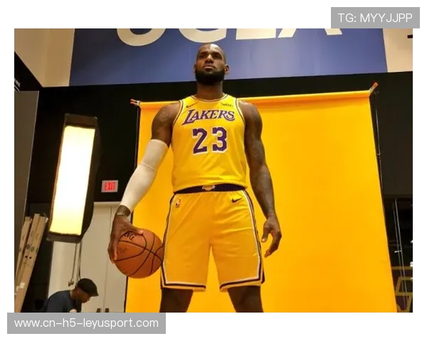 詹姆斯与团队创办体育与读写结合的项目，社会反响热烈