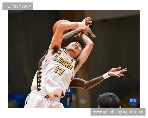 赛场“惊天一击”:运动员“极限”突破瞬间! 赛场“惊天一击”:运动员“极限”突破瞬间!