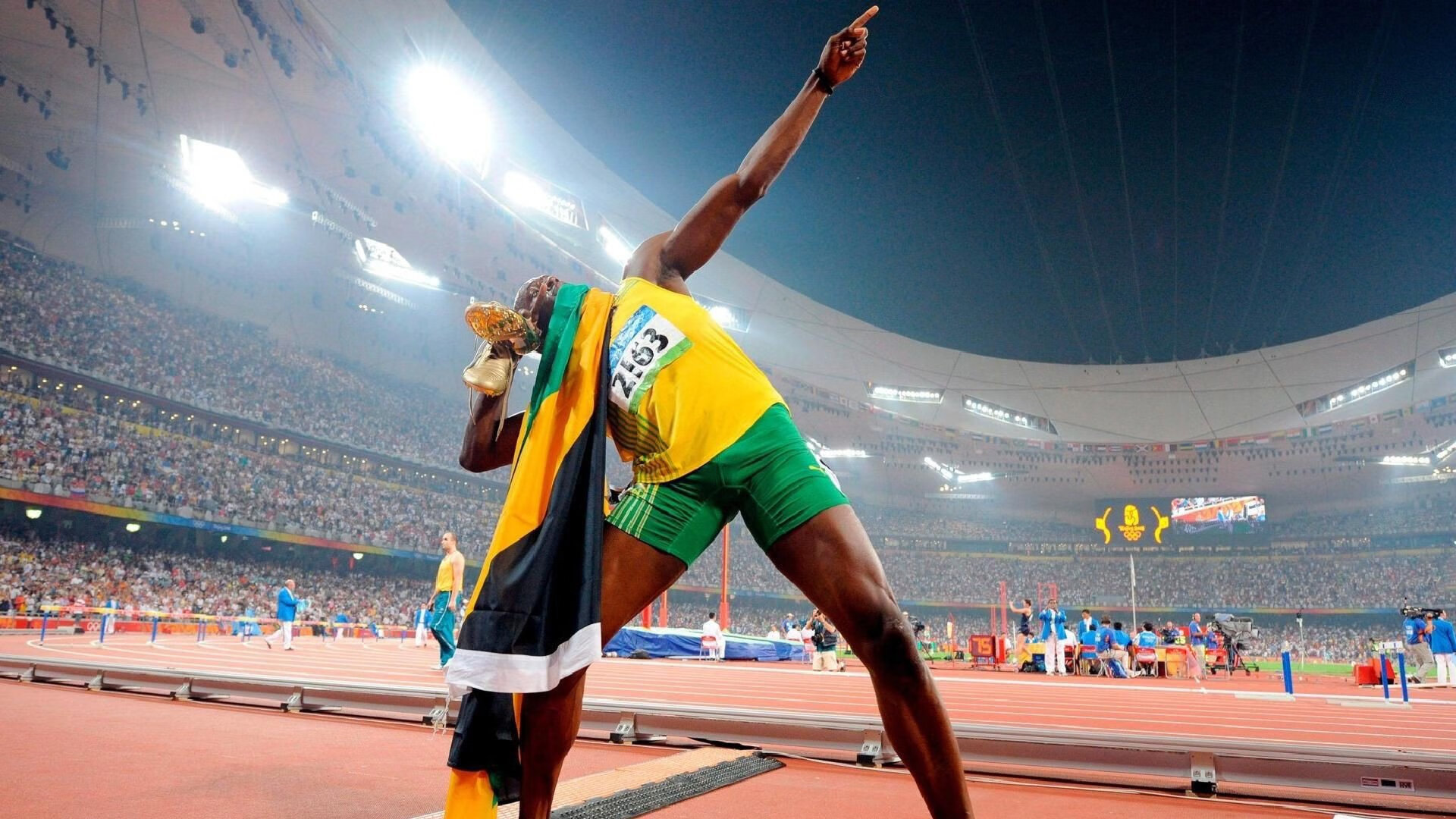 乐鱼中文网站-自由泳滑行段距离延长明显，自由泳滑行动作巧的视频